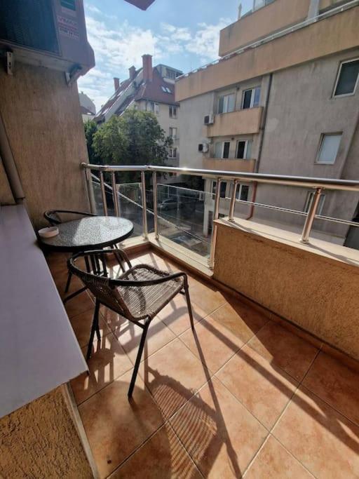 Cozy Central Apartment In Outskirts Of Old Sofia Bagian luar foto