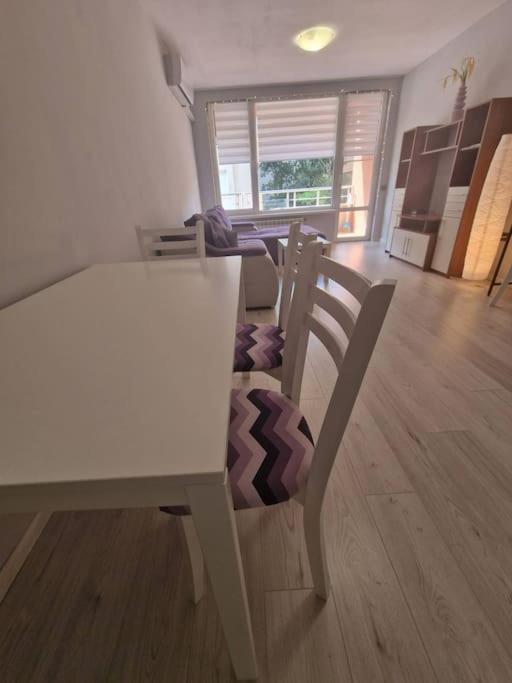Cozy Central Apartment In Outskirts Of Old Sofia Bagian luar foto